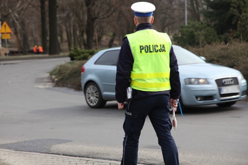 Policjanci ruchu drogowego Komendy Powiatowej Policji w...