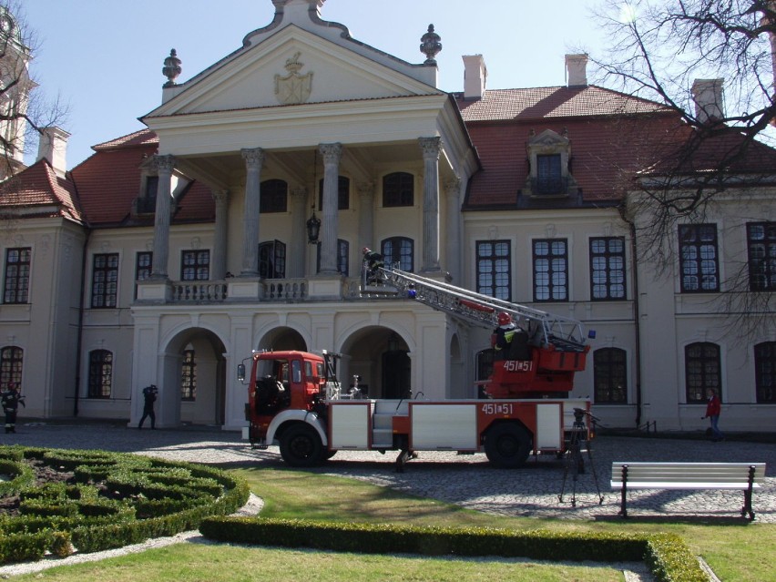 Ćwiczenia strażackie w Muzeum Zamoyskich w Kozłówce