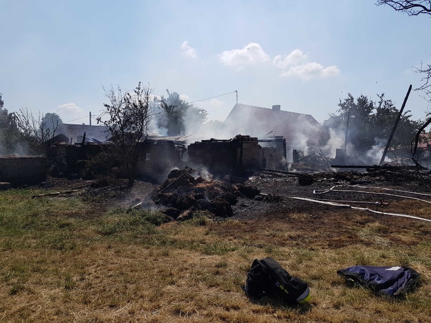 Tragedia w gminie Koczała. Spłonęły budynki gospodarcze sołtys Załęża. Pilnie potrzebna jest pomoc