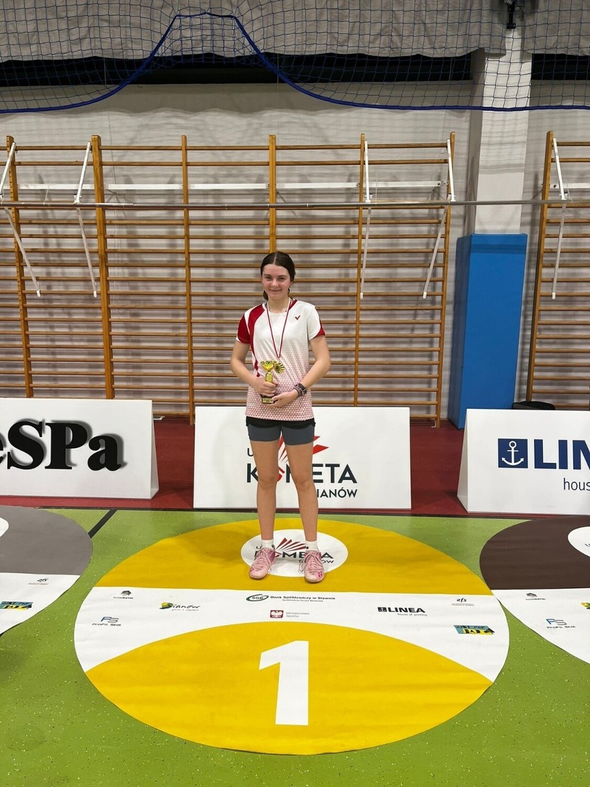 Niezwykle udany pierwszy w sezonie krajowy turniej badmintonistów z Bytowa i Miastka. Mają osiem medali!