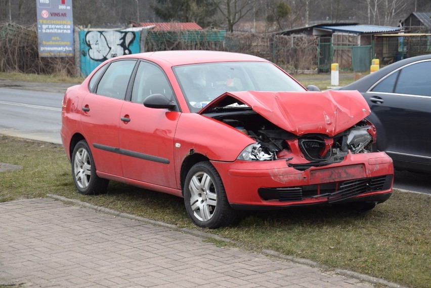 Ze wstępnych ustaleń wynika, że kierująca seatem nie...