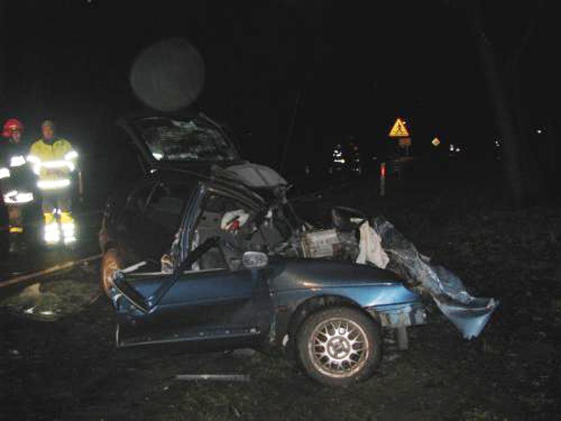 Tragedia w Ostrzeszowie na drodze krajowej nr 11. W wypadku śmierć poniosła 19-letnia kobieta. FOTO