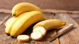 Kto nie może jeść bananów? Sprawdź, przy jakich chorobach należy unikać bananów. Jak wyglądają objawy alergii na banany?