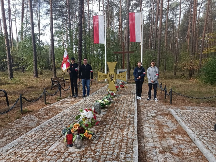 Gm. Obrzycko. Oddali hołd pomordowanym w Lasach Kobylnickich