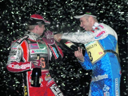 Asy reprezentacji Danii &amp;#8211; kapitan Hans Andersen (z lewej) i Nicki Pedersen, mistrz świata z 2003 roku, lider tegorocznego cyklu Grand Prix - Fot. &amp;#8211; Tomasz Stręk