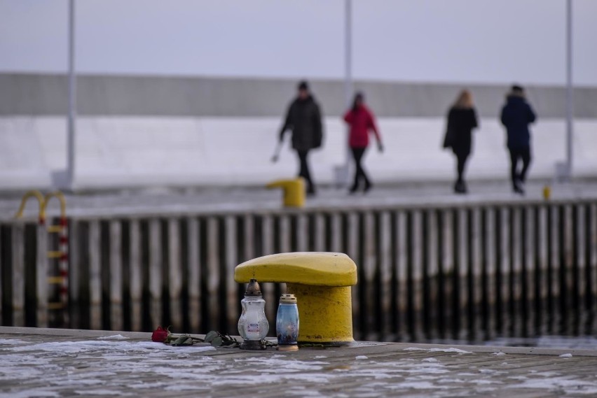 Zarówno w Polsce, jak i za granicą, nadbrzeża portowe i w...