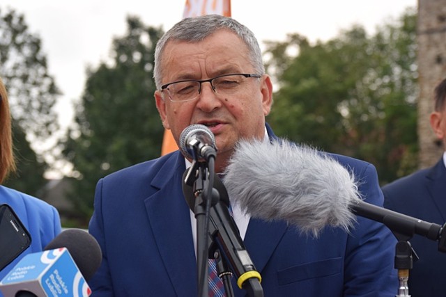 Minister Andrzej Adamczuk w Stołpiu. Koncepcja programowa S 12 podpisana