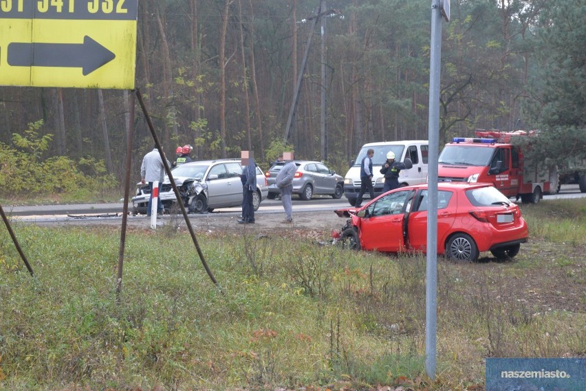 Wypadek trzech samochodów na alei Jana Pawła II we Włocławku [zdjęcia, wideo]