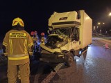 Zderzenie dwóch aut na autostradzie A2 w gminie Wartkowice. Do incydentu doszło nad ranem ZDJĘCIA