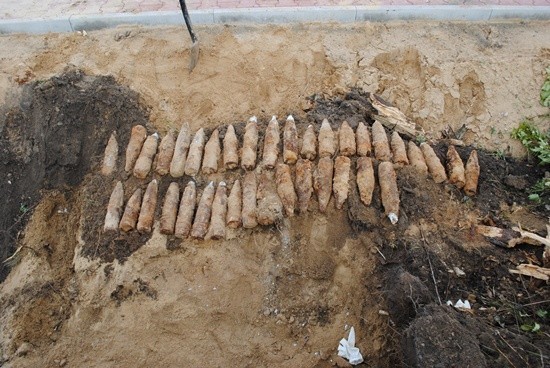37 sztuk pocisków odkopano w Jelni w gminie Drzewica....