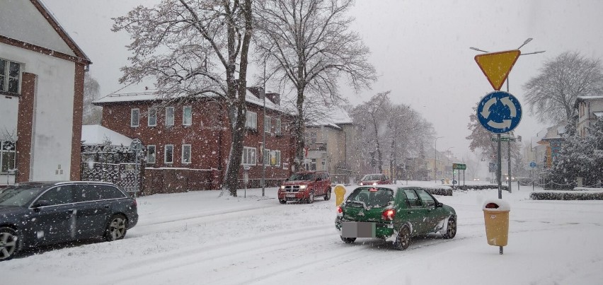 Ulica Kościuszki w Szczecinku zasypana śniegiem