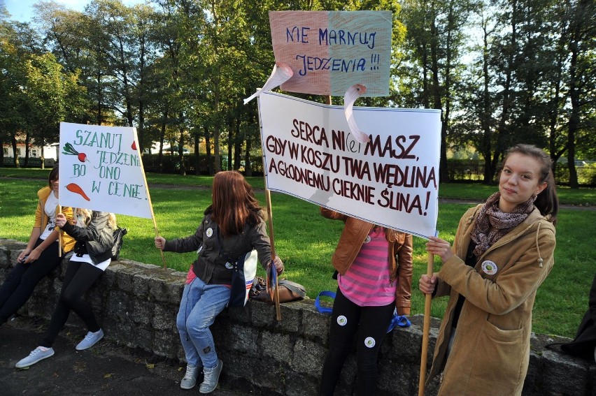 Bank żywności w Słupsku: Happening ''Strajk Żywności'' [ZDJĘCIA]