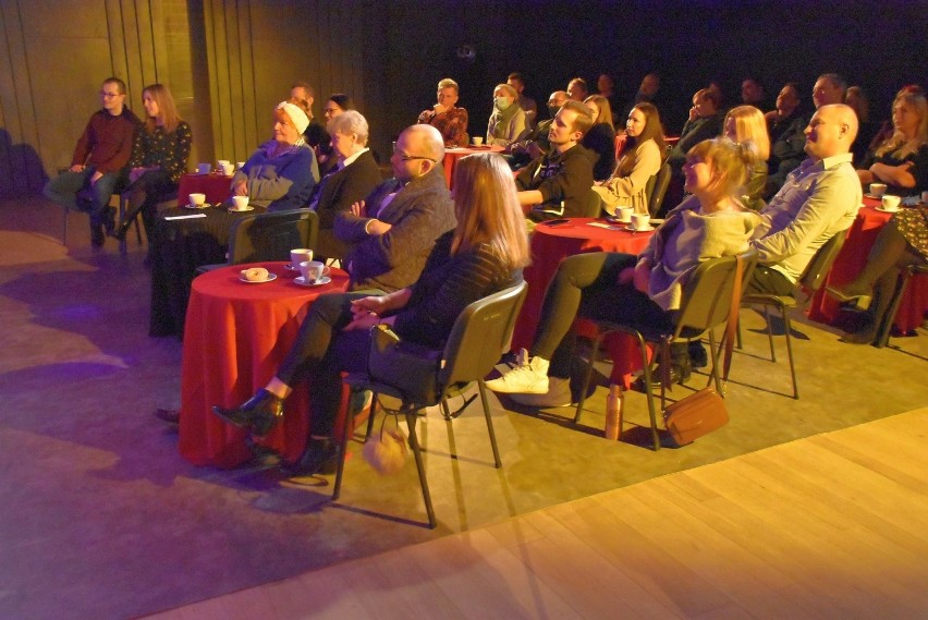 Ale oni pogrywają z publicznością! Szalone Bryganda Impro Show na Małej Scenie Stargardzkiego Centrum Kultury. ZDJĘCIA, RELACJE LIVE