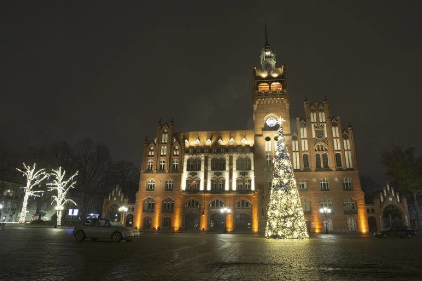 Świąteczne iluminacje i choinki w Słupsku dziś i kilka lat temu [ZDJĘCIA]