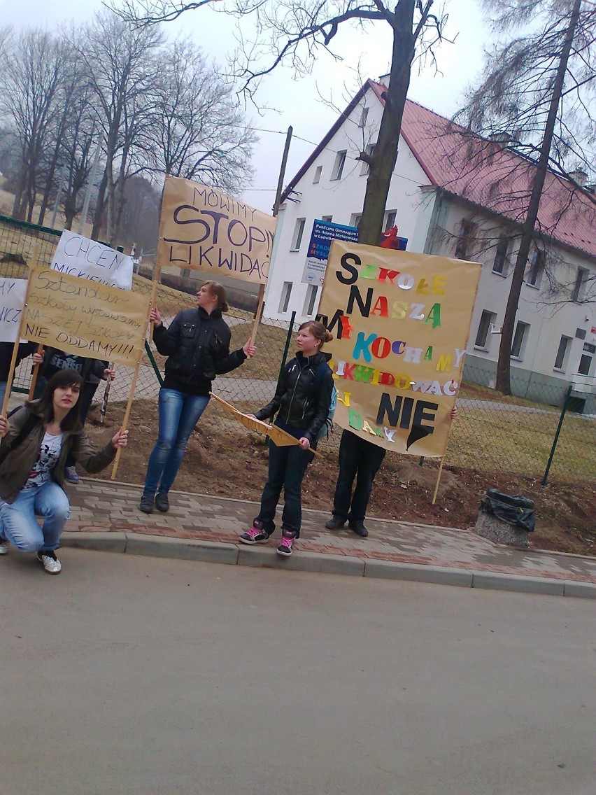 Protest uczniów 15.03.2011r.