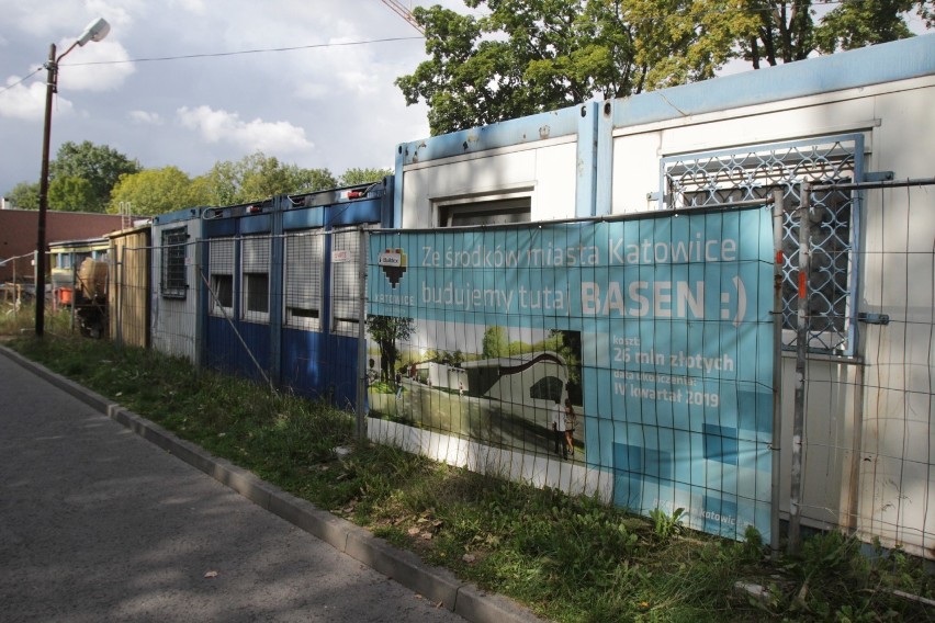 Katowice: Basen w Zadolu ma poważne opóźnienia. Miasto planuje zerwanie umowy z wykonawcą [ZDJĘCIA]