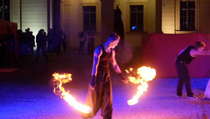 W ramach festiwalu odbyły się pokazy fire show, pokazy...