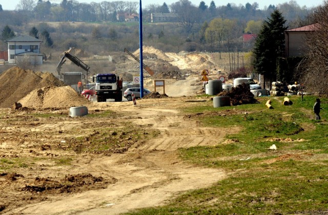 Ul. Zelwerowicza będzie miała 1,7 km długości. Budowa trasy z dwoma jezdniami i czterema pasami ruchu ma kosztować 24,5 mln zł.