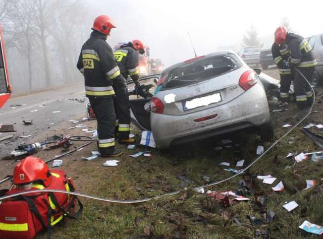 Wypadek w Jaśkach. Zderzyło się auto z ciężarówką