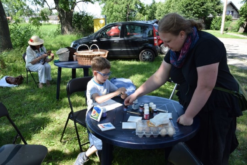 Trutnowy: Pierwszy dzień IV Jarmarku Żuławskiego ściągnął miłośników historii, regionalnych produktów i warsztatów [ZDJĘCIA, WIDEO]