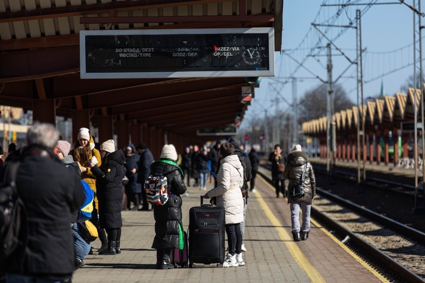 Dworzec kolejowy w Przemyślu to najważniejszy przystanek w rozkładzie jazdy pociągów. Tu dla wielu rozpoczynają się podróże życia [ZDJĘCIA]