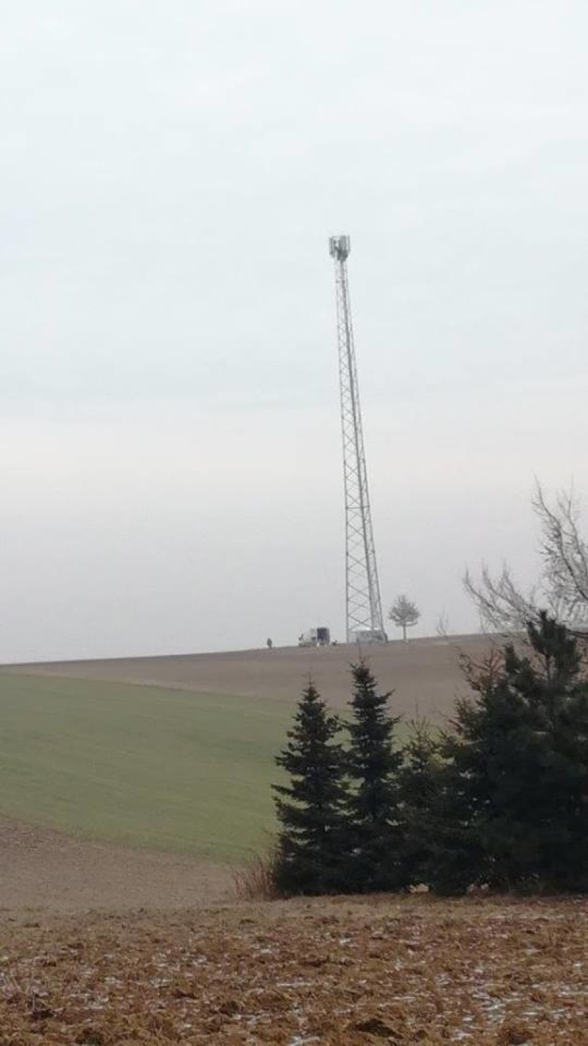 Jeżówka. Maszt telefonii komórkowej już stoi. Burmistrz zapowiada kolejny