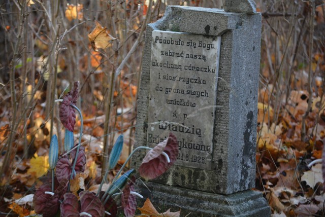 Międzychodzkie Powązki, czyli... Cmentarz Parafialny w Międzychodzie przy ulicy Bolesława Chrobrego (26.10.2022).