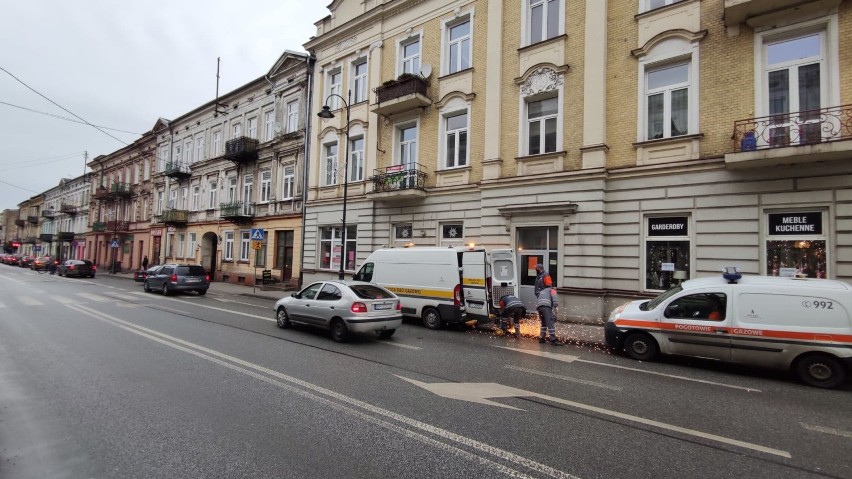 Samochód uderzył w kamienicę przy ul. Wojska Polskiego w...