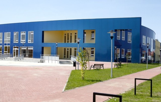 Zakończyła się budowa nowej szkoły podstawowej w Mierzynie. ...