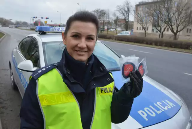 Walentynki w Piotrkowie 2019. Policja kontroluje kierowców pod hasłem "Jak kocha, to poczeka"