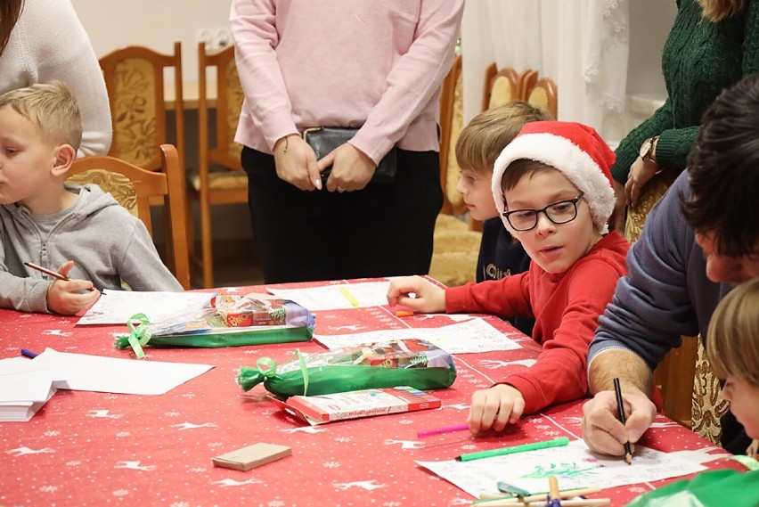 Mikołajki w Mechlinie. Dzieci spotkały się ze św. Mikołajem i jego Elfem