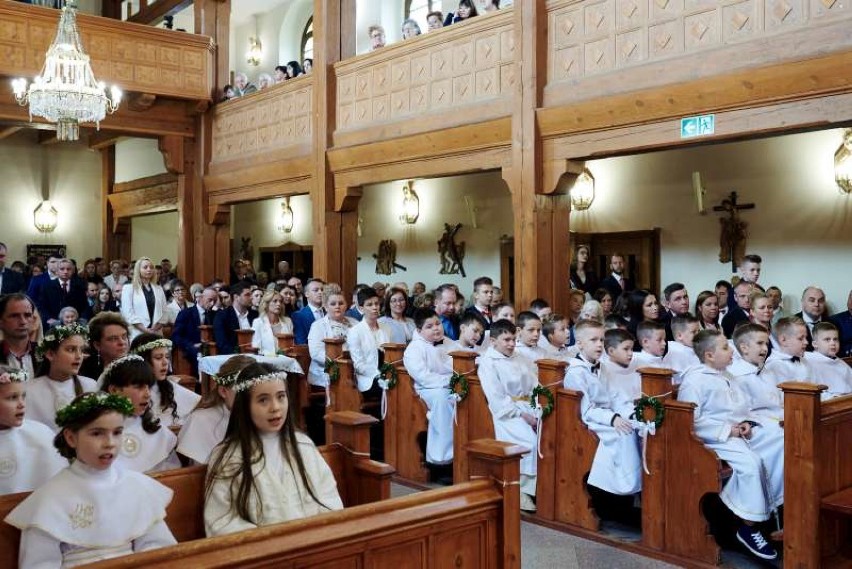 W niedzielę Pierwsza Komunia Święta w parafii Najświętszego Zbawiciela w Pleszewie. Jak wyglądała przed rokiem?