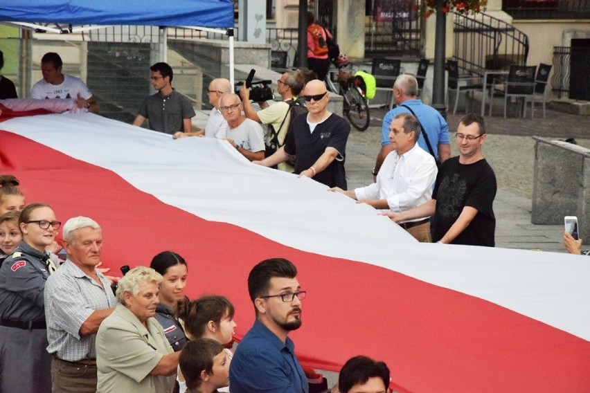 100-metrowa flaga w Bielsku-Białej, największa w historii miasta [ZDJĘCIA]