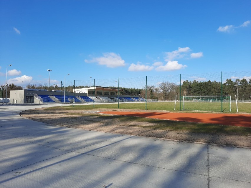 Piłka nożna w Śremie: Czy Warta i UKS Śrem zagrają swoje mecze ligowe? Problemy ze Stadionem Miejskim będą rozwiązane