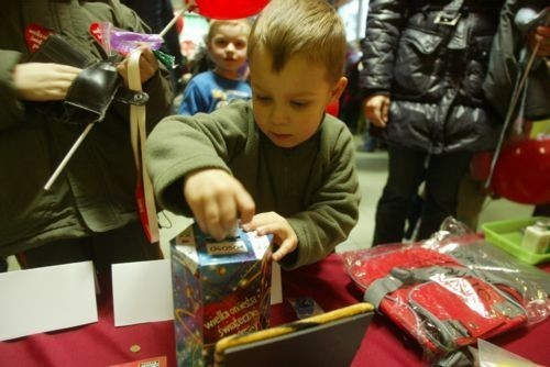 Wrocław: Dzieci bawią się i zbierają datki na WOŚP (ZDJĘCIA)