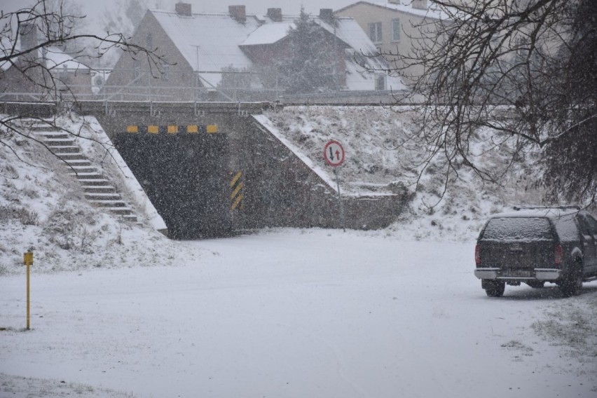 Pierwszy atak zimy w 2021 roku w Wągrowcu. Zrobiło się biało. A jak będzie w kolejnych dniach? 