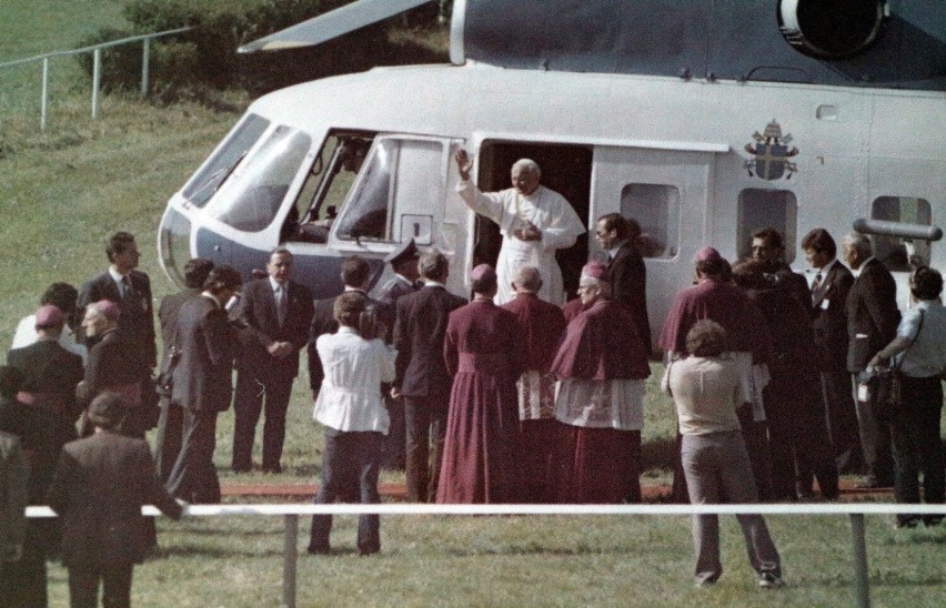 Zobacz niezwykłe zdjęcia z pielgrzymki Jana Pawła II do...