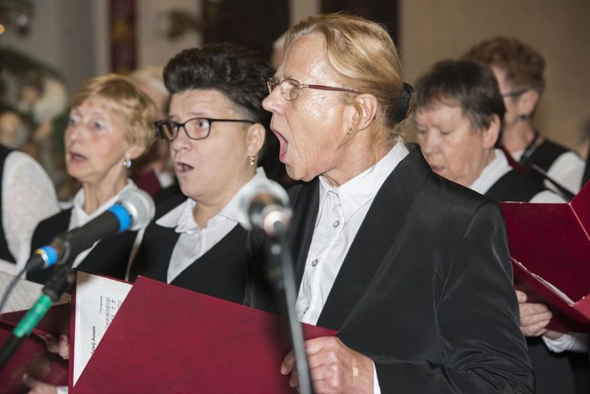 Gminne Kolędowanie w Margoninie. W kościele św. Wojciecha śpiewały dzieci, młodzież i dorośli