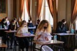 Matura próbna 2021: MATEMATYKA - łatwa czy trudna? "Zadania na maturze z matematyki były bardzo zróżnicowane" [ARKUSZ CKE]