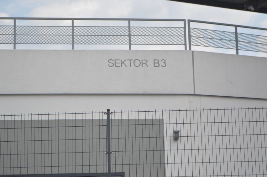 Stadion OSiR przy Leśnej w remoncie. Odpada tynk, źle są wyprofilowane podłogi w łazienkach!