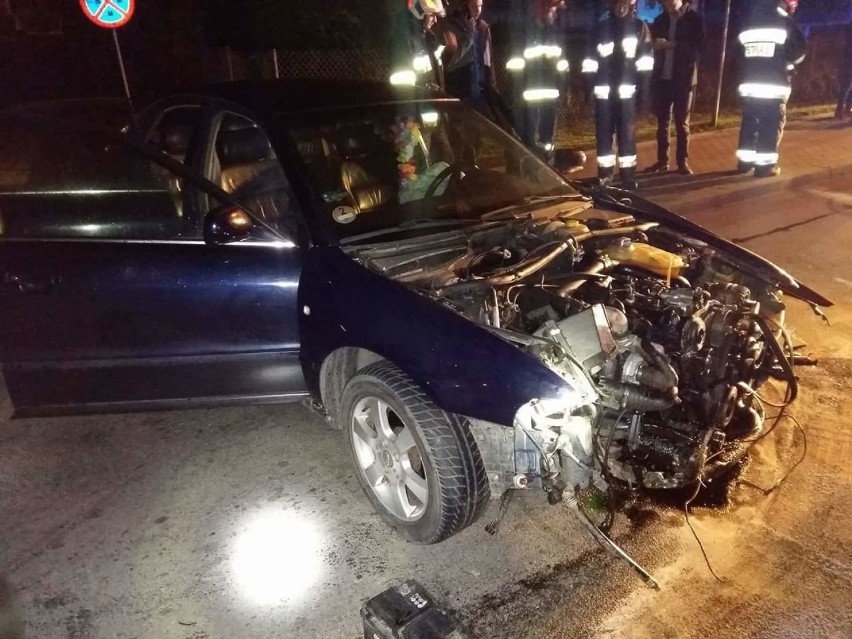 W Radzyniu Chełmińskim samochód uderzył w słup [zdjęcia]
