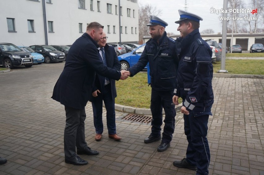 Policjanci z Wodzisławia Śląskiego otrzymali nowy radiowóz