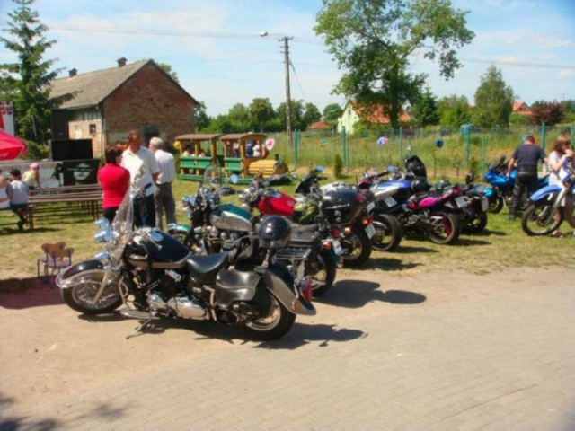 Motocykliści z klubu "Crusader Rider" prezentują swoje piękne maszyny, urządzają też przejażdżki dla dzieci