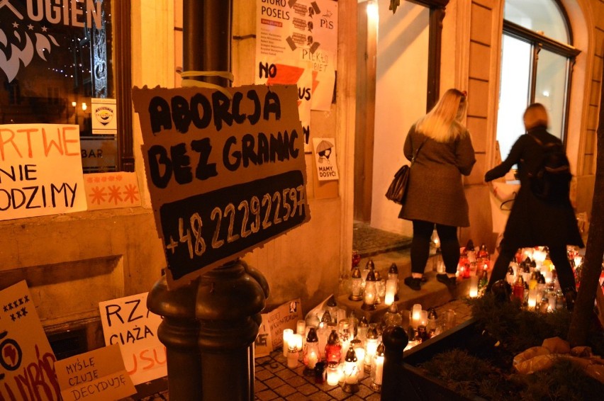 Aborcja, Piotrków: Protest kobiet na Rynku Trybunalskim,...