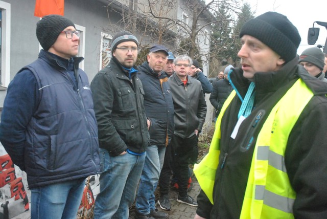 Protest rolników 2022 - w odpowiedzi na apel Agro Unii w Lipnie zebrało się około trzydziestu rolników. Jadą do Leszna