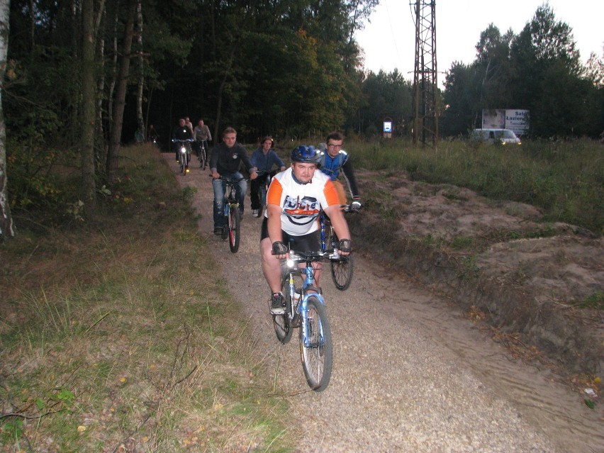 KRÓTKO: Rowerzyści sprawdzili nową scieżkę rowerową przy zalewie Nakło-Chechło