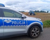 Wypadek podczas prac porządkowych na polu w gminie Wapno. Poszkodowany 66-letni mężczyzna