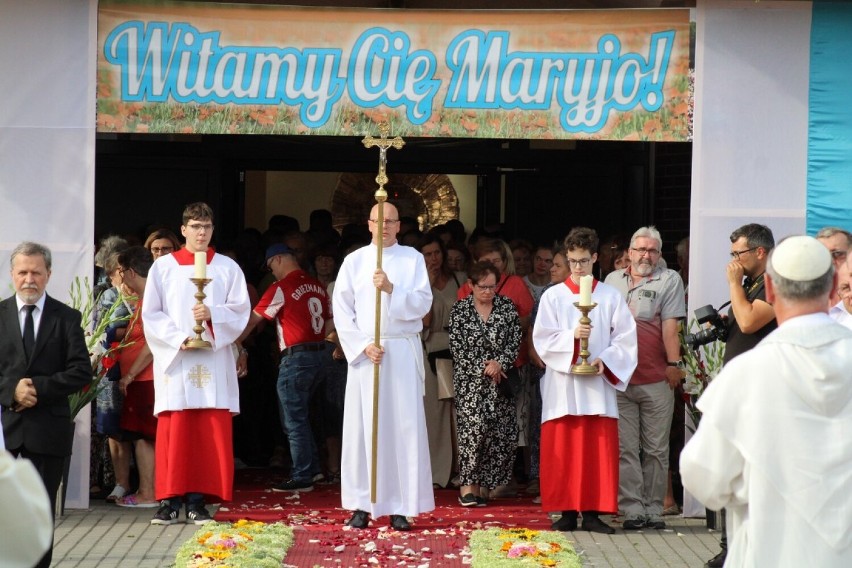 Parafia Św. Faustyny powitała Królową Polski. Obraz po raz pierwszy nawiedził ten kościół [FOTO]