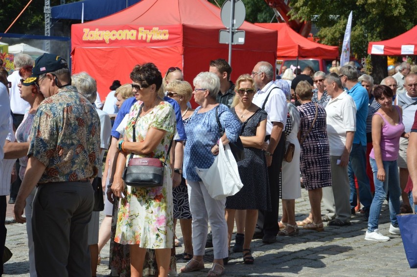 W Cieniu Kolegiaty 2019 - Tłumy na święcie przy świątyni [ZNAJDŹ SIĘ NA ZDJĘCIACH]