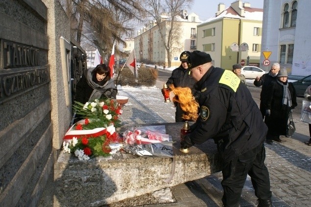 Przy Pomniku I Transportu zapalono znicze i złożono kwiaty
